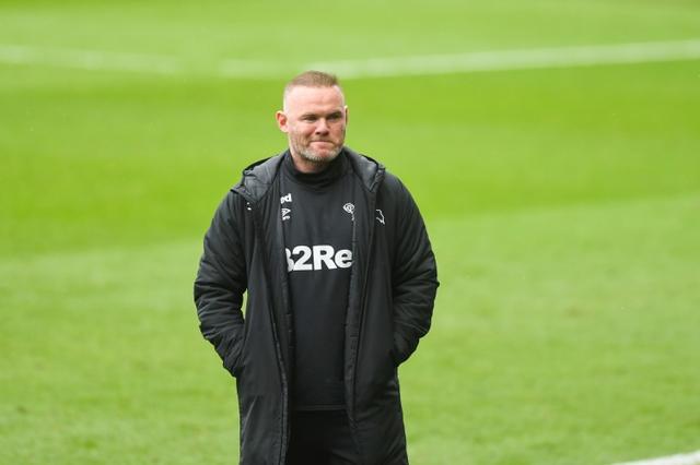 员遭到种族, 的一名替补, 展强有力的