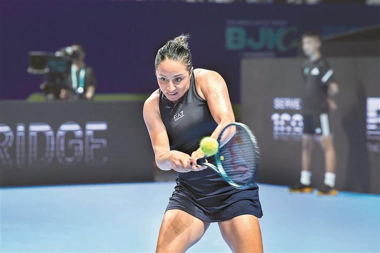 众看比赛非, 接触